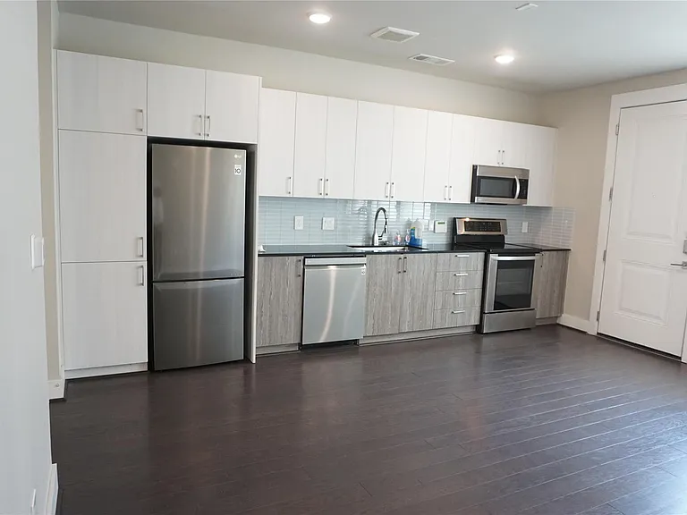 4819 Caroline St #111 — Photo 5