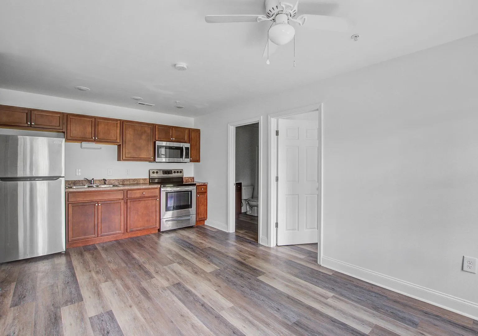 Hemingway Apartments — Photo 1