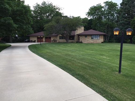 2nd image of 21 Maple Heights Dr