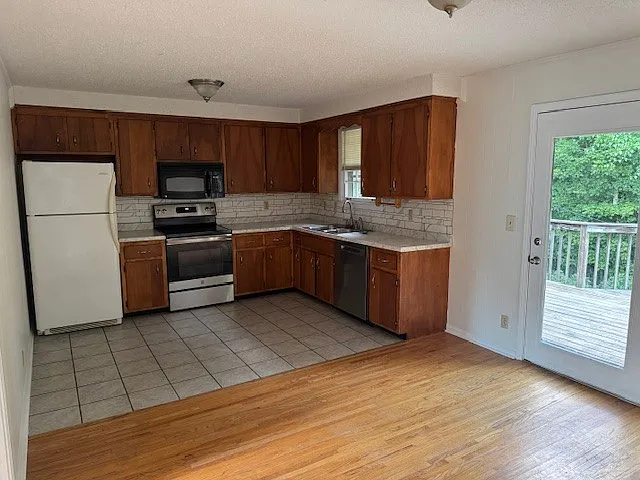 Oriole Cir — Photo 8