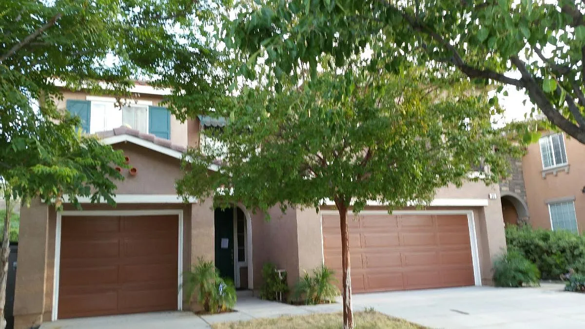 4 bed, 3.5 bath, 3275 sqft, $4,000 — Photo 3