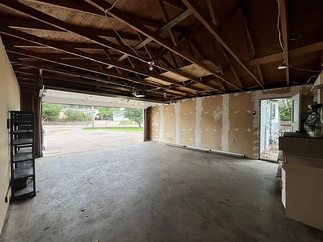 2125 Stirling St — Photo 9