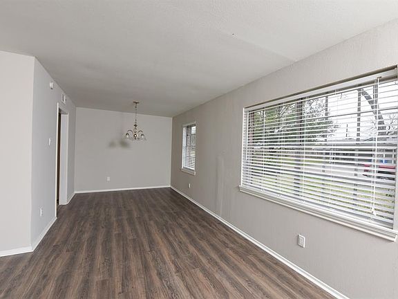 3rd image of 4909 Holly Park Dr