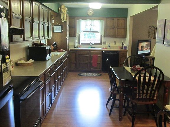 5th image of 384 Charles Ave
