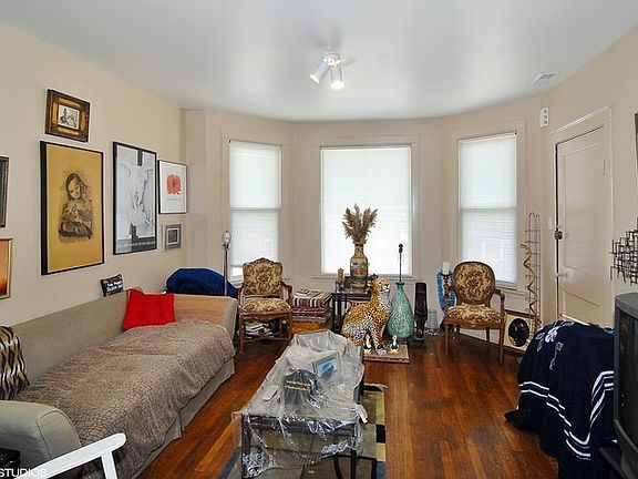 3rd image of 2624 N Melvina Ave