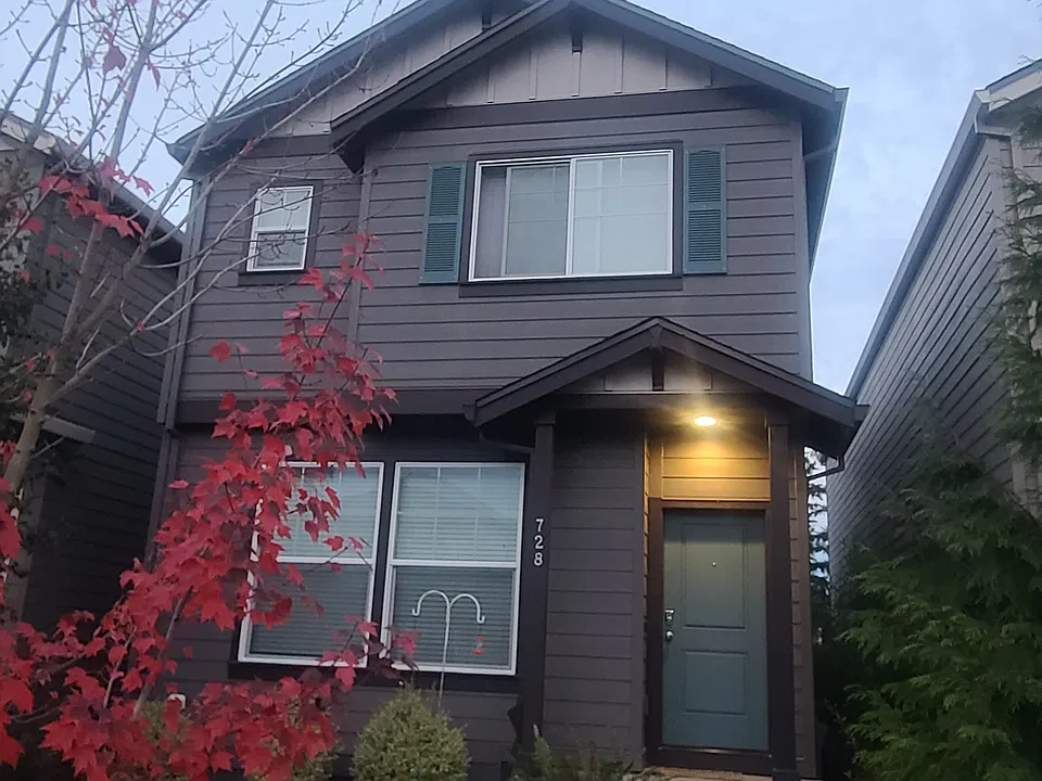 728 NE 138th Pl