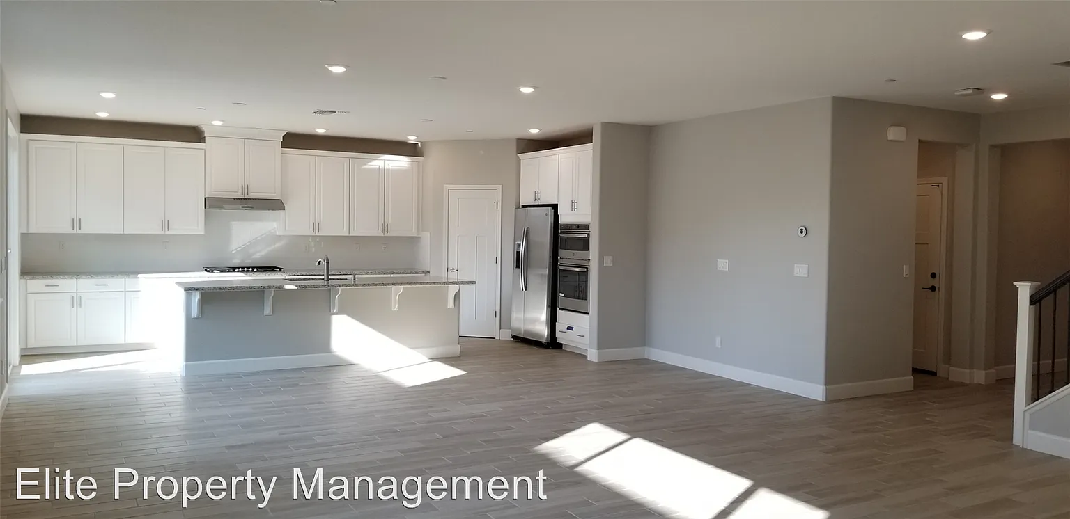1574 Harry Lorenzo Ave photo 1