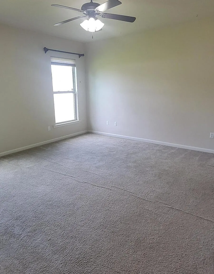 3 bed, 1659 sqft, $1,975 — Photo 4