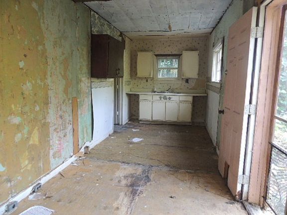 5th image of 2600 Fort Henry Dr