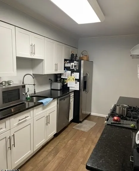 124 Hempstead Ct — Photo 8