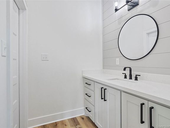 4th image of 2311 Howard Dr