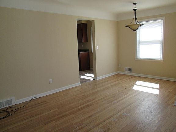 3rd image of 24260 Westhampton Ave