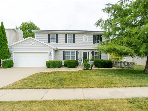 3310 Stonebridge Dr, Bloomington, IL 61704