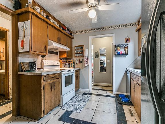 3rd image of 1517 Canterbury St