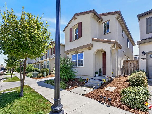 3rd image of 2505 Buzz Aldrin Way
