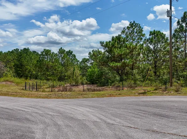 Stephen Ct, Chipley, FL 32428