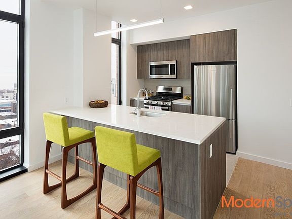 3rd image of 4107 Crescent St APT 3E