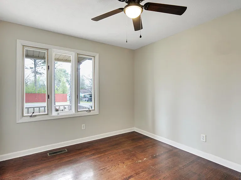7558 Jennings Ln — Photo 23
