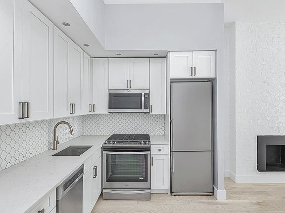 2nd image of 410 E 88th St APT 4A