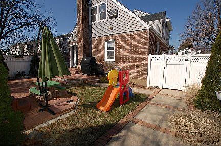 3rd image of 1530 Imperial Ave
