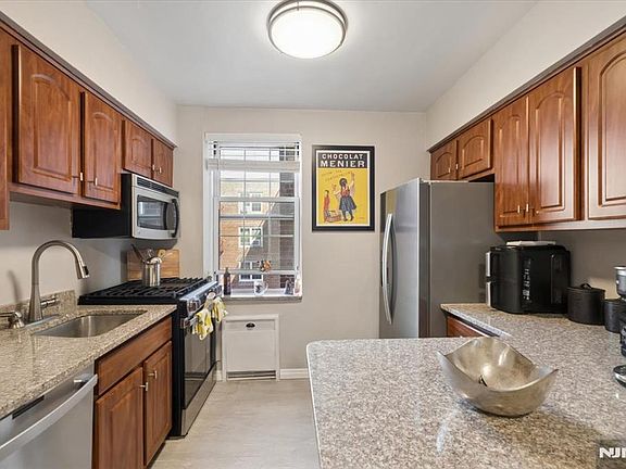 2nd image of 8300 Boulevard E APT 4G