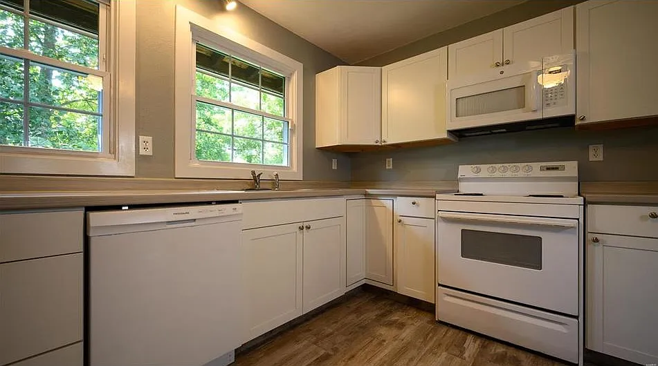 4 bed, 864 sqft, $1,550 — Photo 4