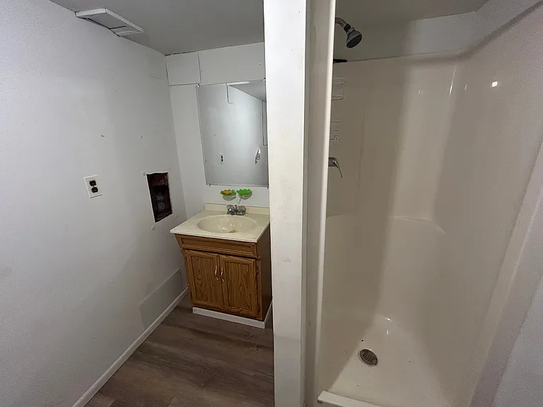 77 Wise Ave — Photo 13