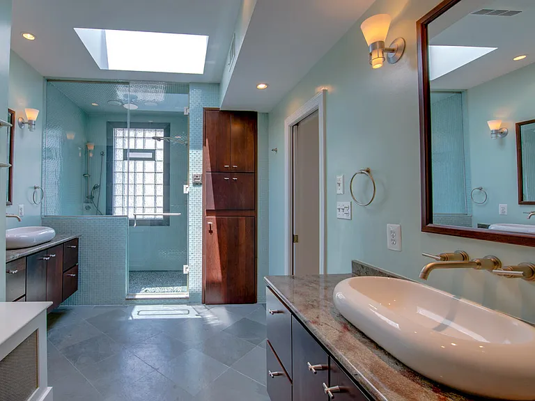 En suite luxury bath