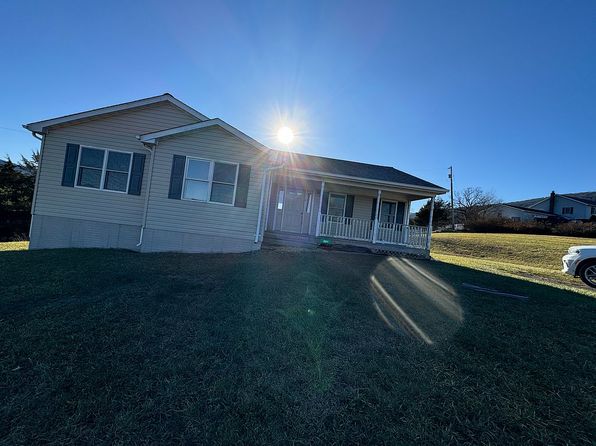 201 Forsythia Ln, Petersburg, WV 26847
