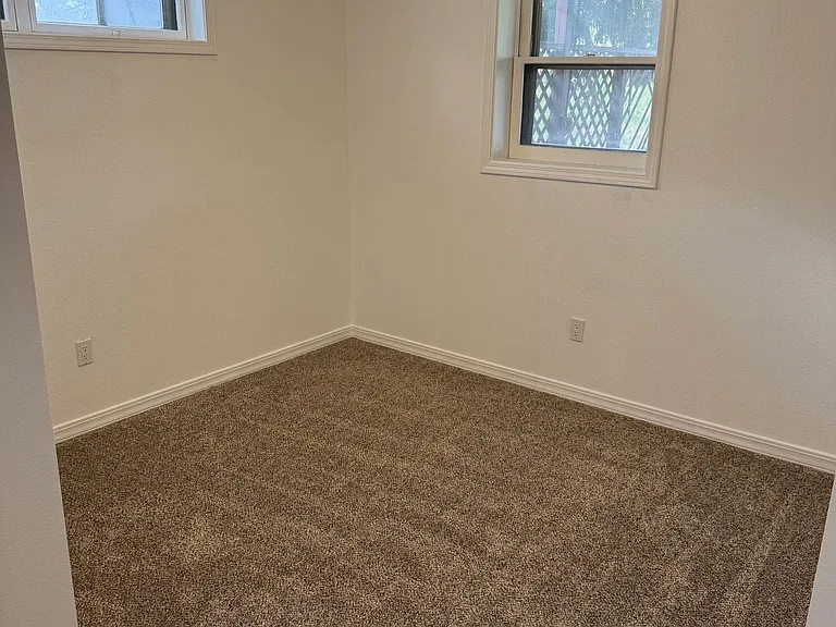 1690 Ammon St #B — Photo 13