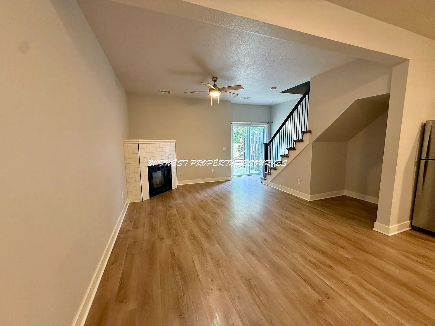 Highly Desired 3 Bd End Unit For Lease in Pleasant Hill | Offered by Midwest Property Resources — Photo 3