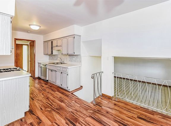 5th image of 540 Thornwood Dr