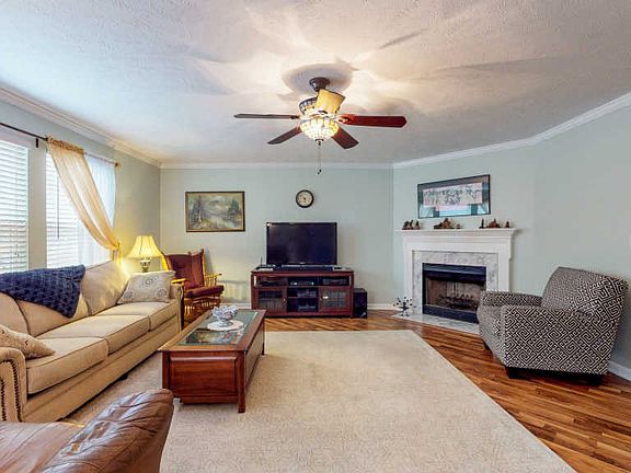 4th image of 716 General Barksdale Dr