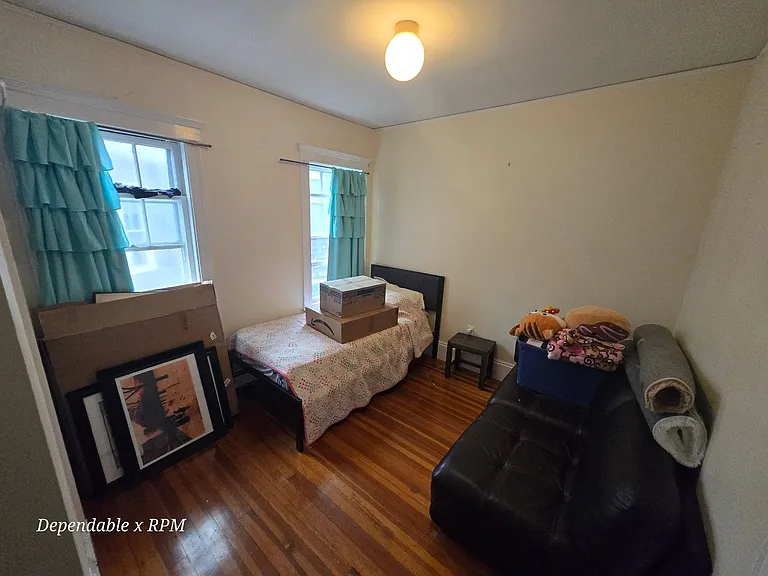 19-21 Granville Rd. — Photo 23