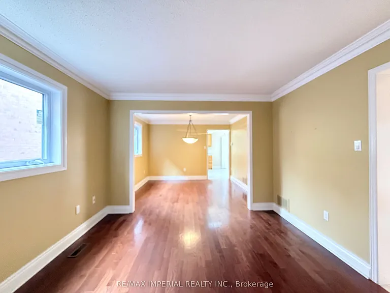 5735 Tayside Cres — Photo 20