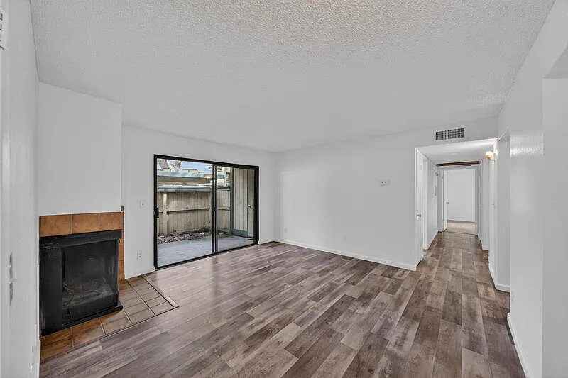 2 bed, 1.0 bath, 956 sqft, $1,895 — Photo 4