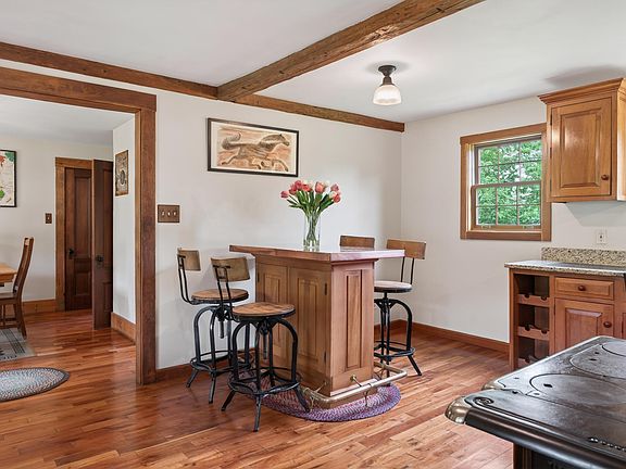 4th image of 136 Frost Hill Road