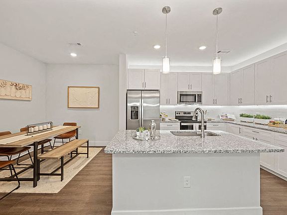 3rd image of 7030 Parkway Commons Dr #1-101