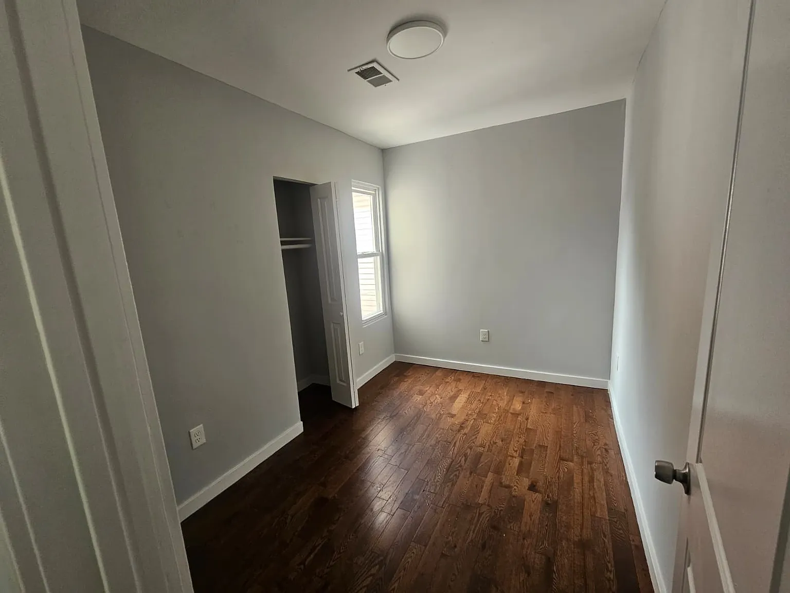4 bed, 1.5 bath, $2,000 — Photo 2