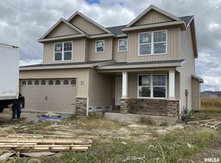801 Kooper Dr, Chatham, IL 62629