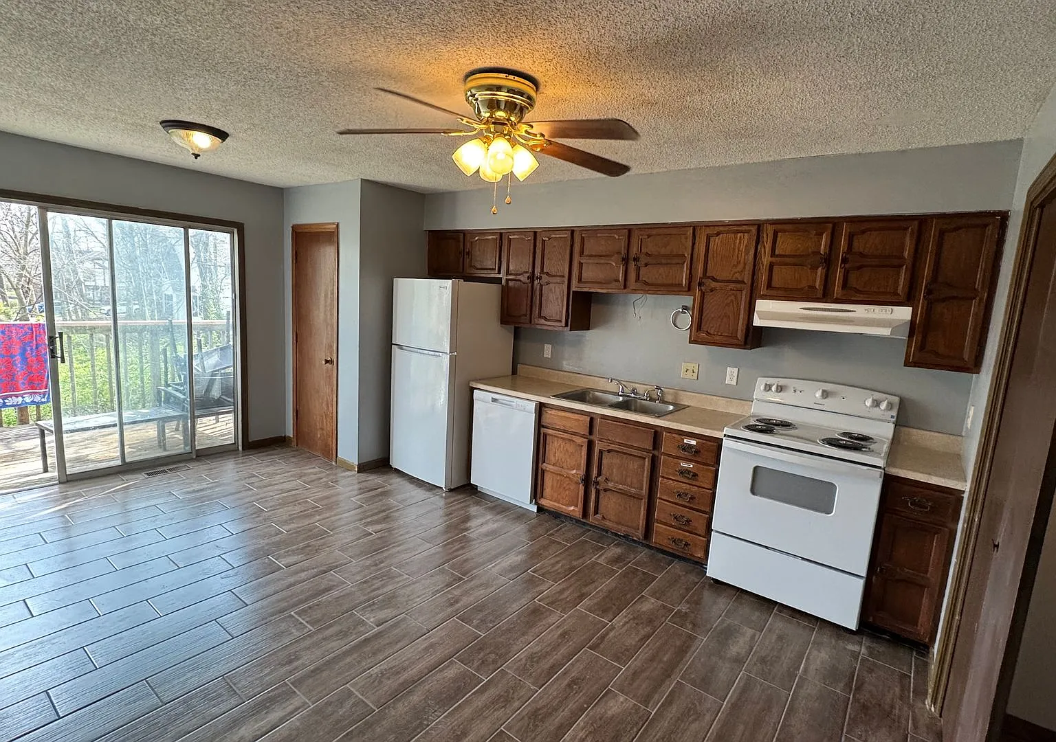 652-654 Pear Tree Circle — Photo 1