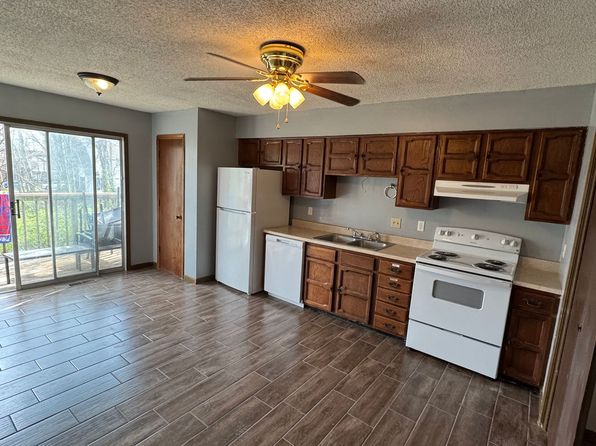 652-654 Pear Tree Cir