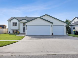 3834 12th St W, West Fargo, ND 58078