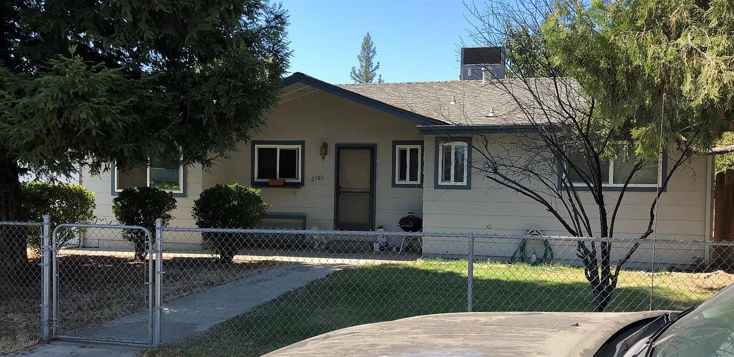2380 Maple St photo 1