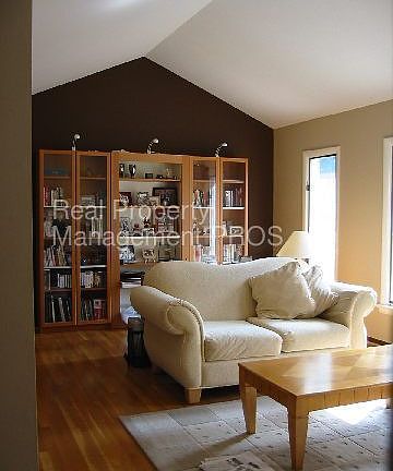 4th image of 9930 Great Oaks Way