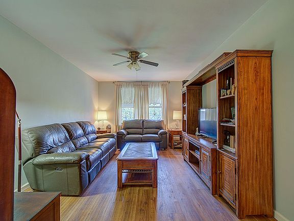5th image of 26-10 Union St APT 6F