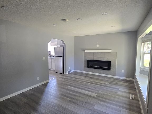 2nd image of 2414 27th St SE