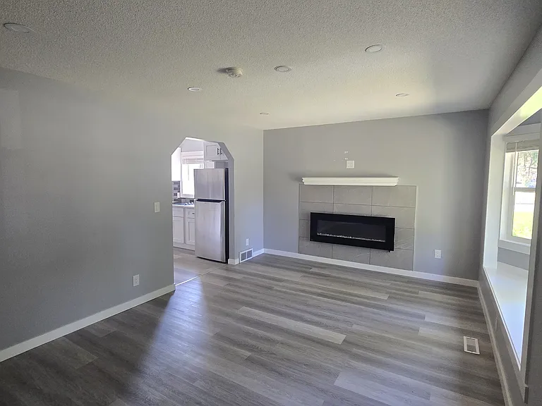2414 27th St SE — Photo 2