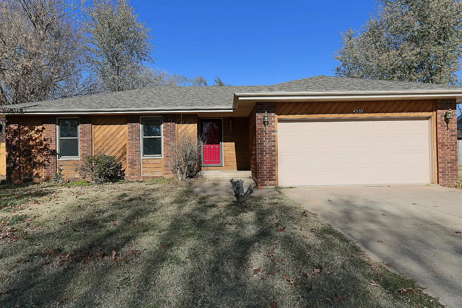 4323 W Enyart — Photo 1