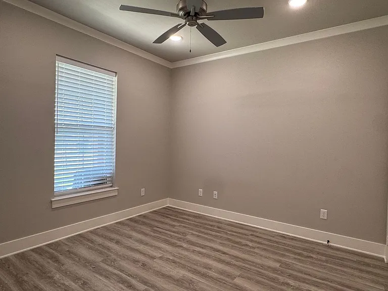 7110 Alexander Dr — Photo 8